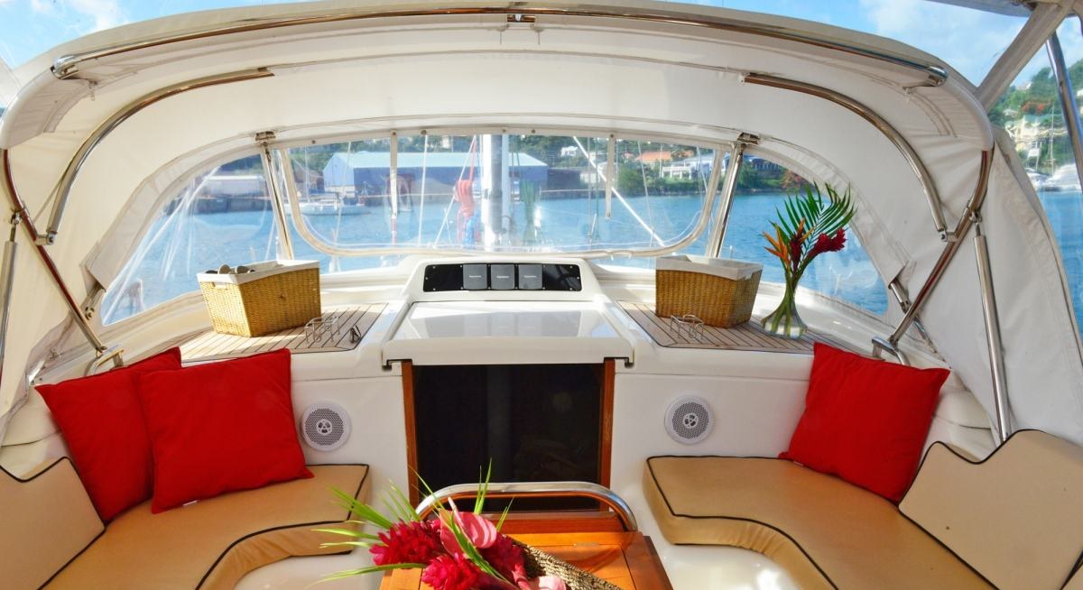 COLUMBO BREEZE yacht charter 3