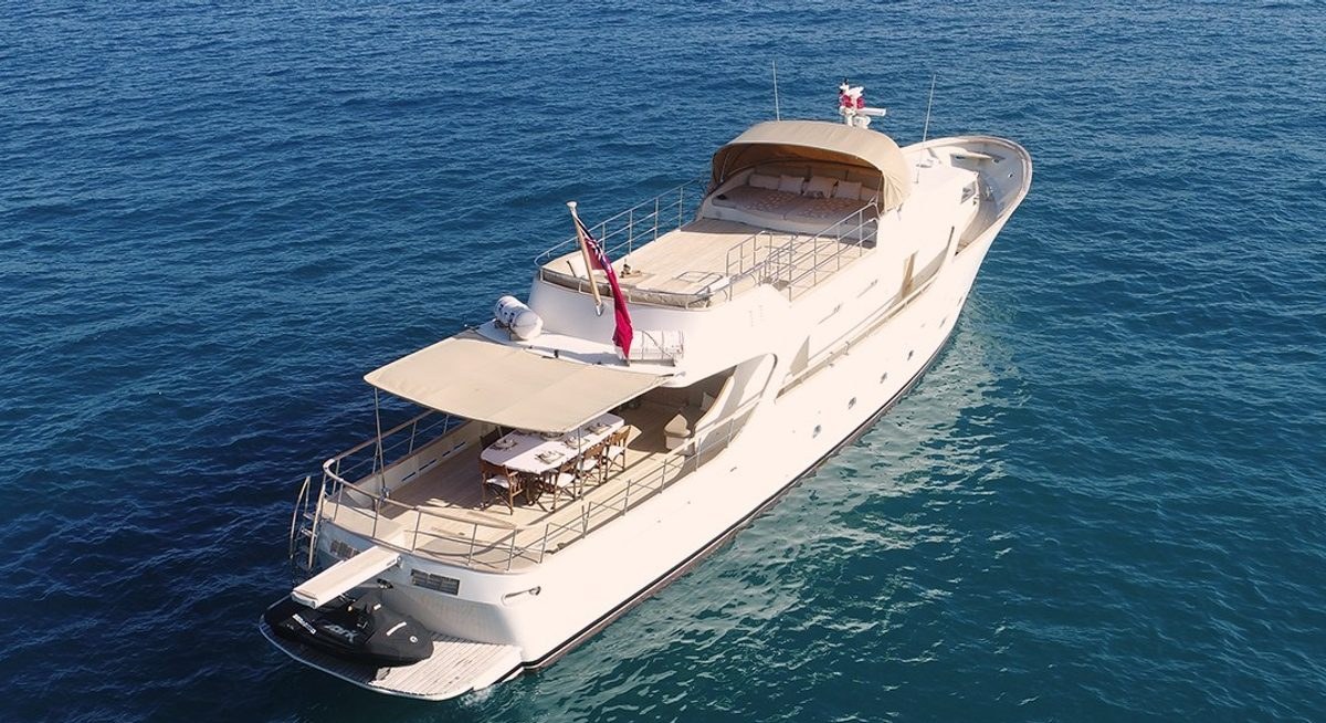 CONQUEST OF 1966 yacht charter 4