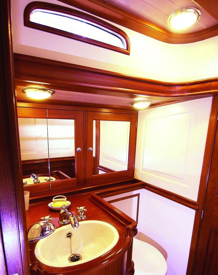 COPIHUE yacht charter 3