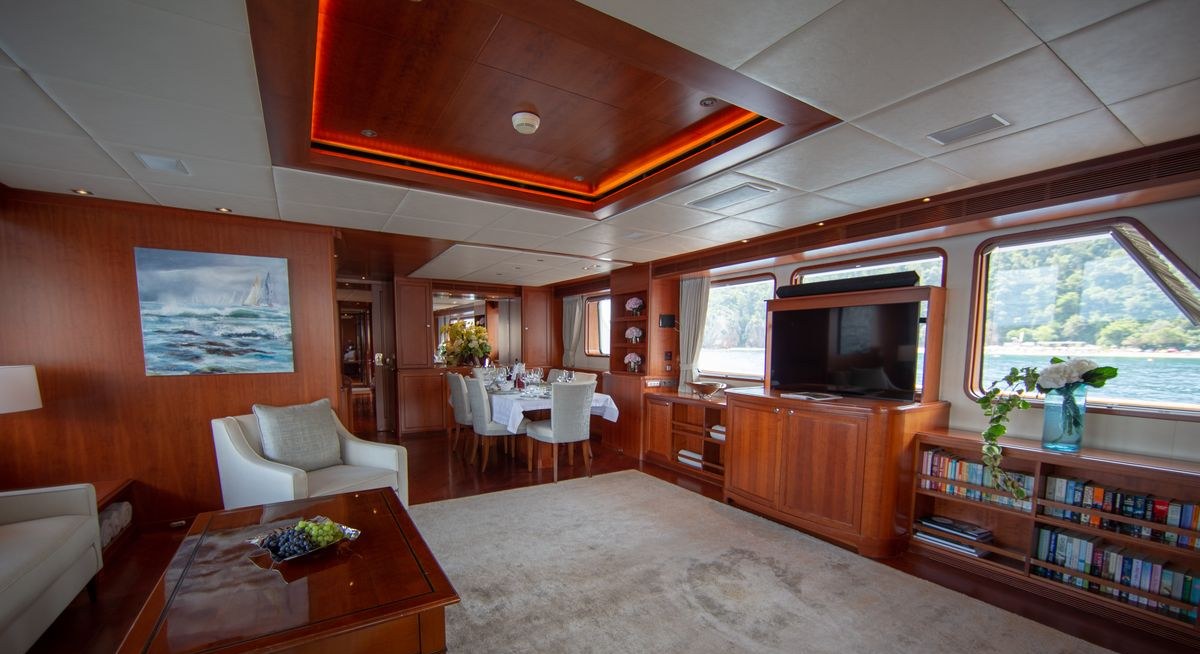CORNELIA yacht charter 4