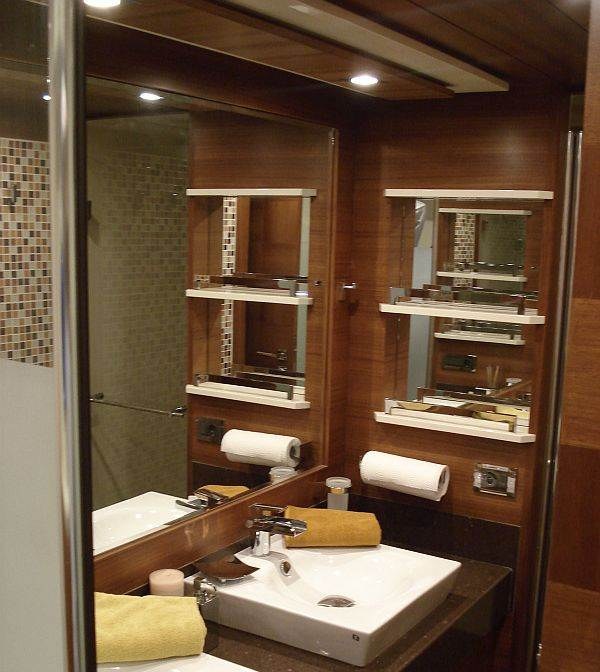 COSMOS LUNA yacht charter 2