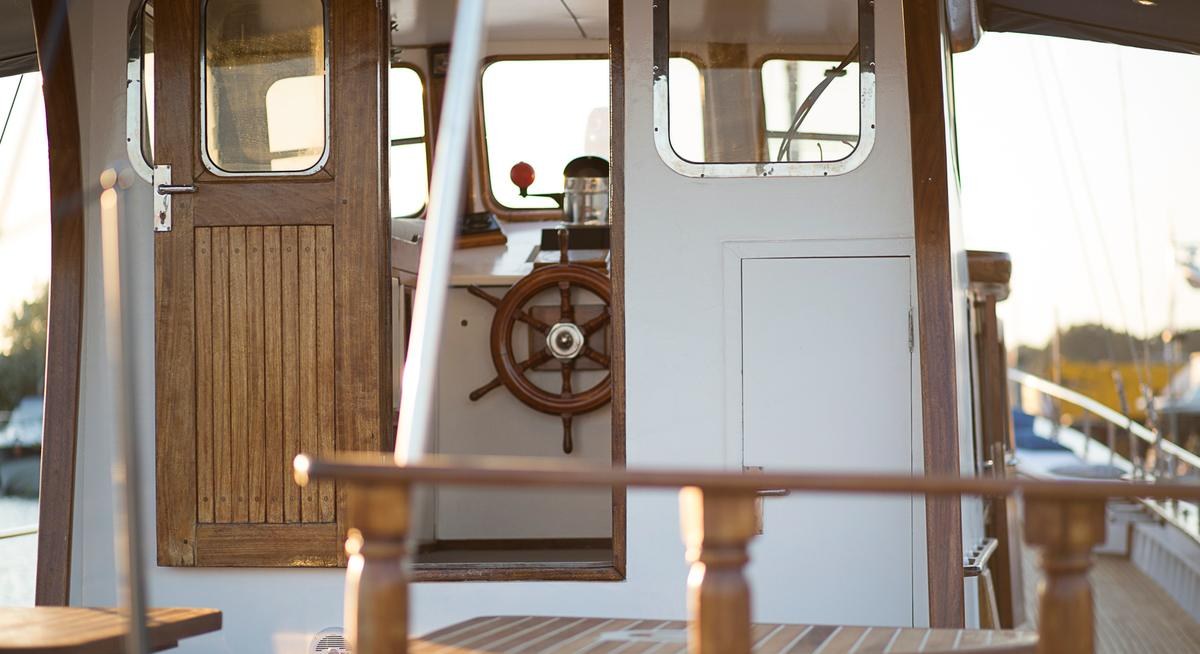 COSMOS yacht charter 4