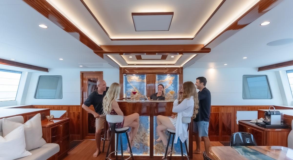 CRAZY LOVE yacht charter 4