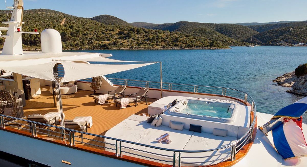 CRISTAL yacht charter 2