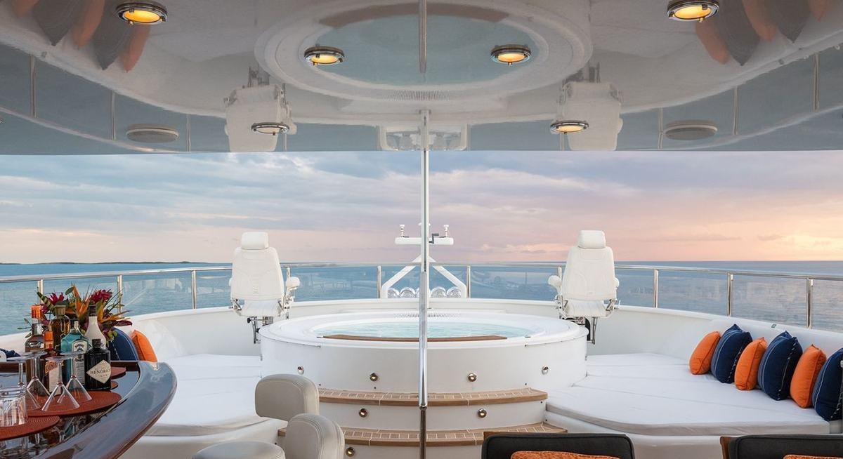 CROSSED SABRE yacht charter 2