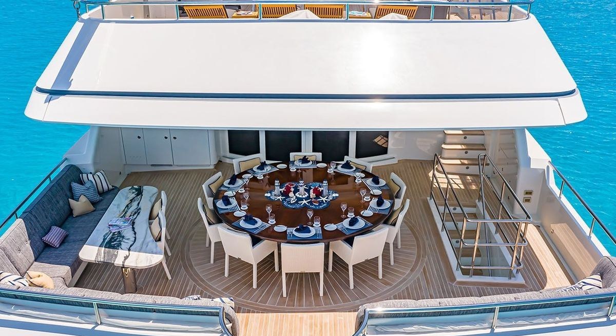 CROSSED SABRE yacht charter 3