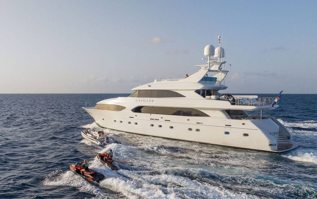CUPCAKE yacht charter 5