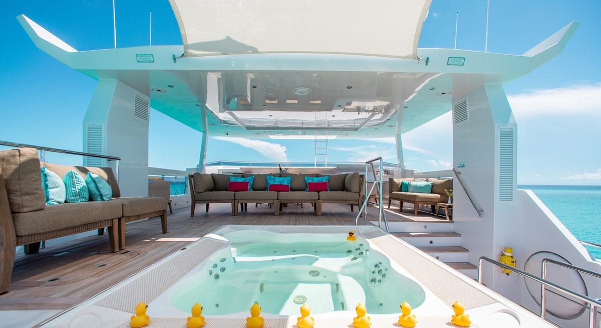 CURFEW II yacht charter 3
