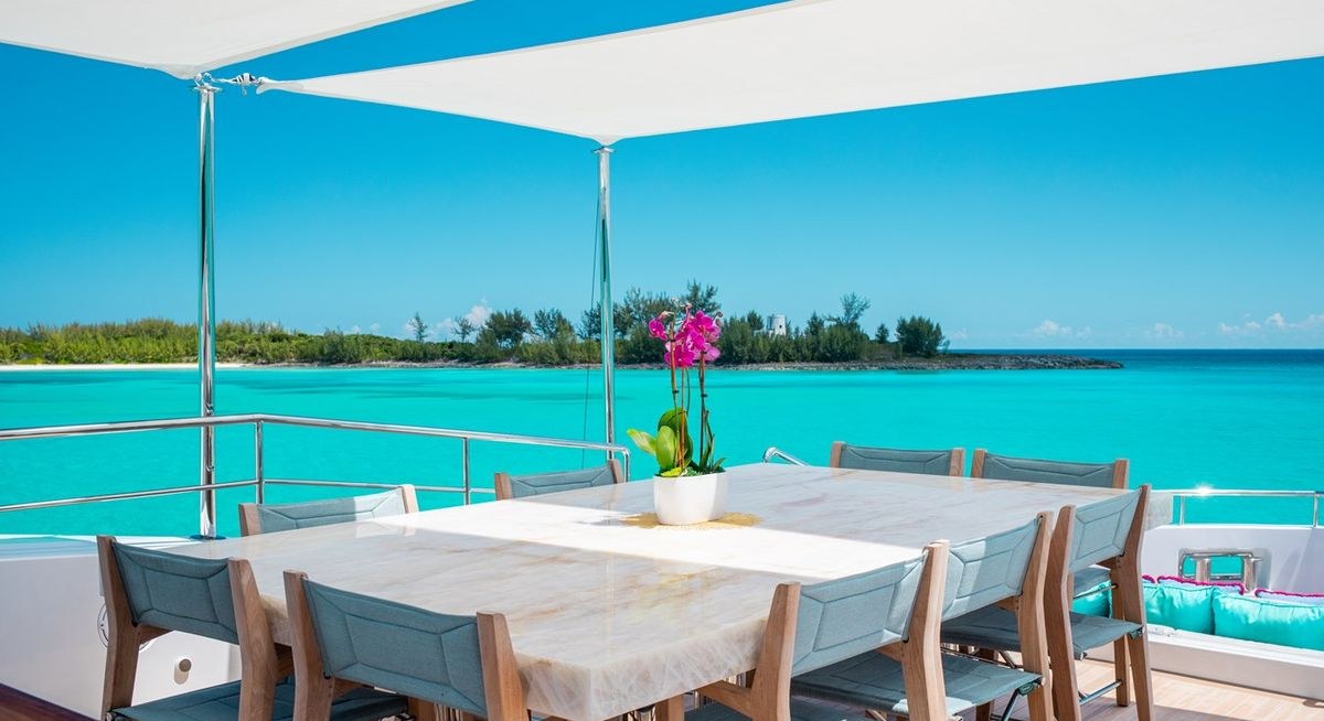 CURFEW II yacht charter 4