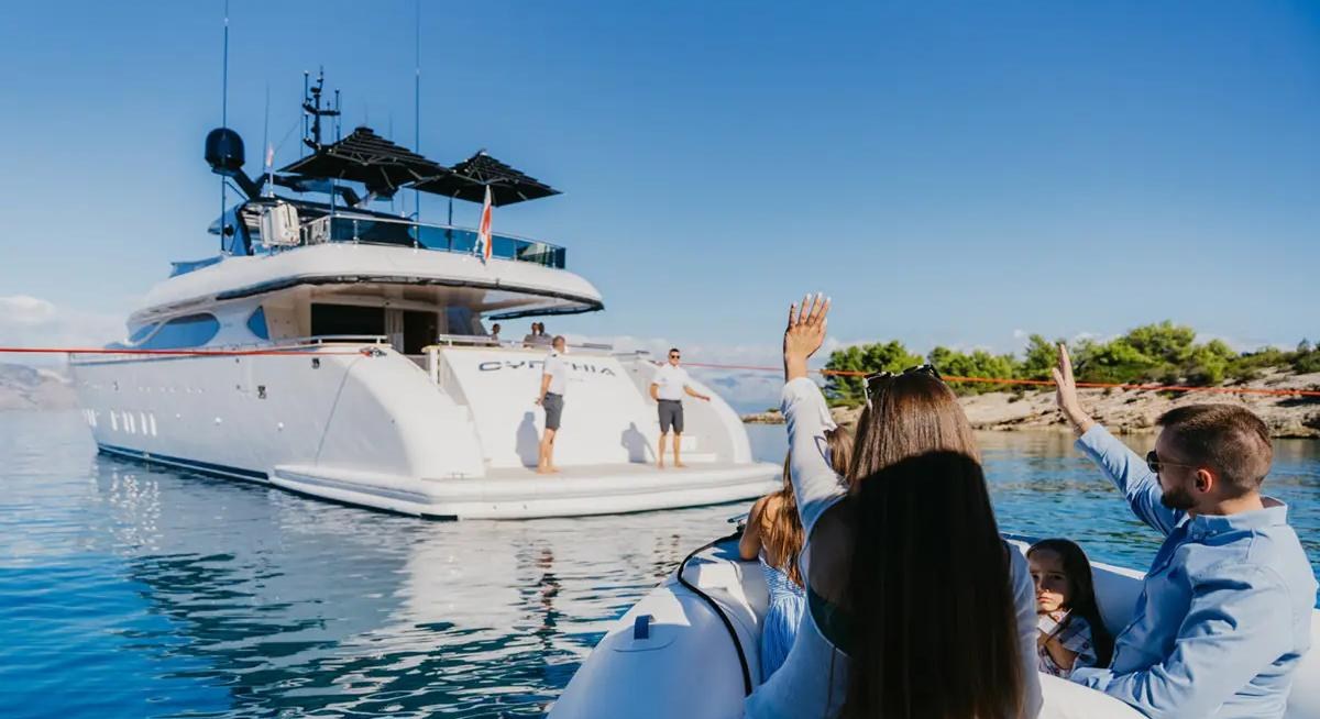 CYNTHIA yacht charter 4