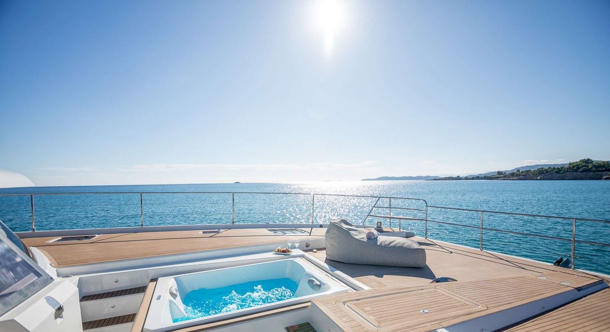 D2 yacht charter 2