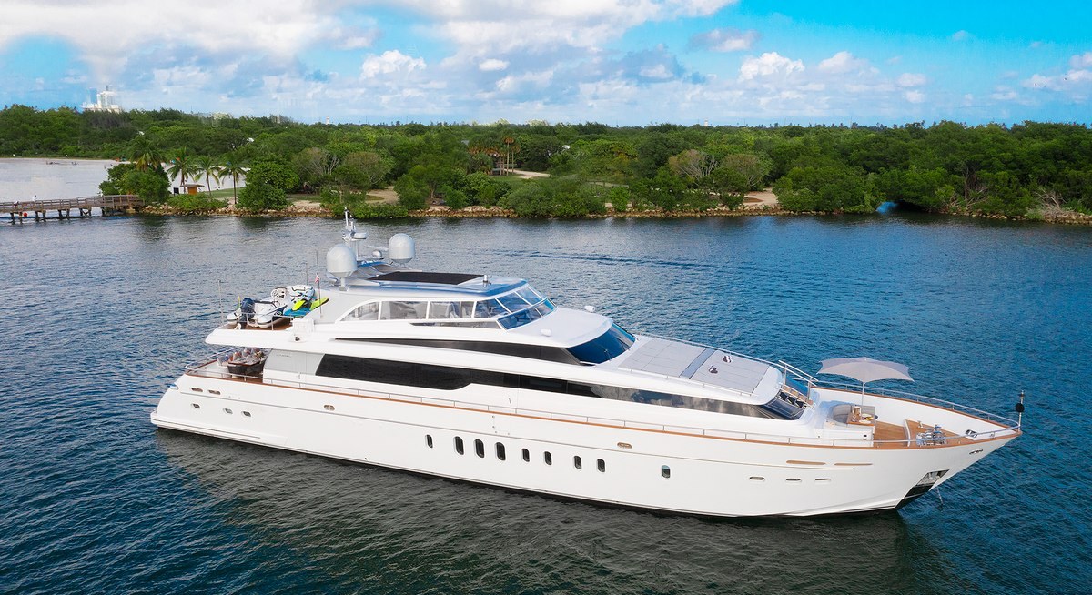 DADDY yacht charter 1