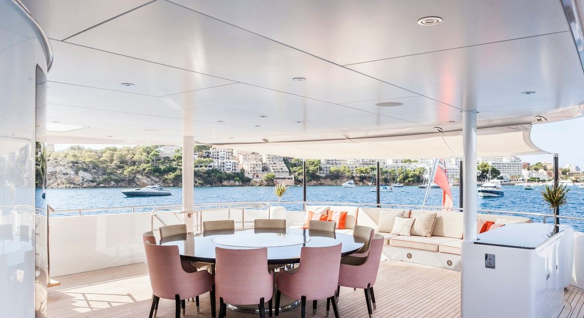 DAISY D yacht charter 4