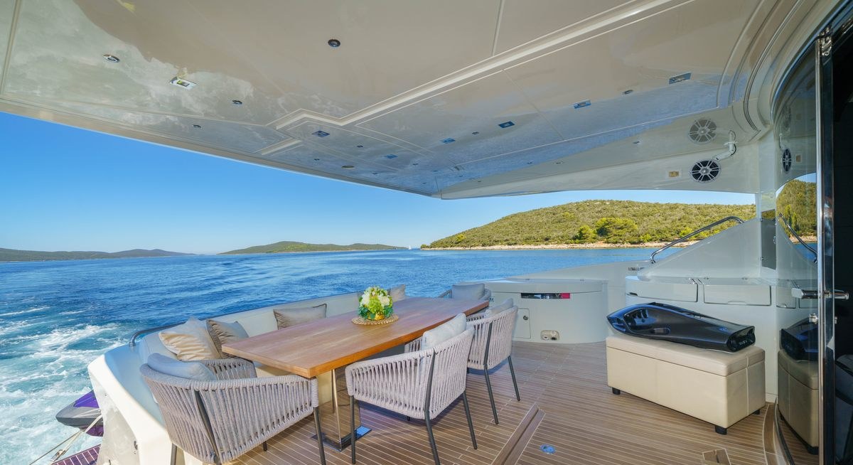 DALIA yacht charter 3