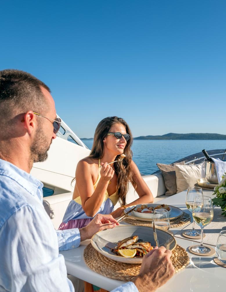 DALIA yacht charter 4