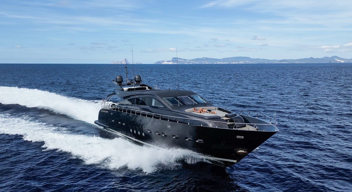 DARK KNIGHT YACHT CHARTER yacht charter