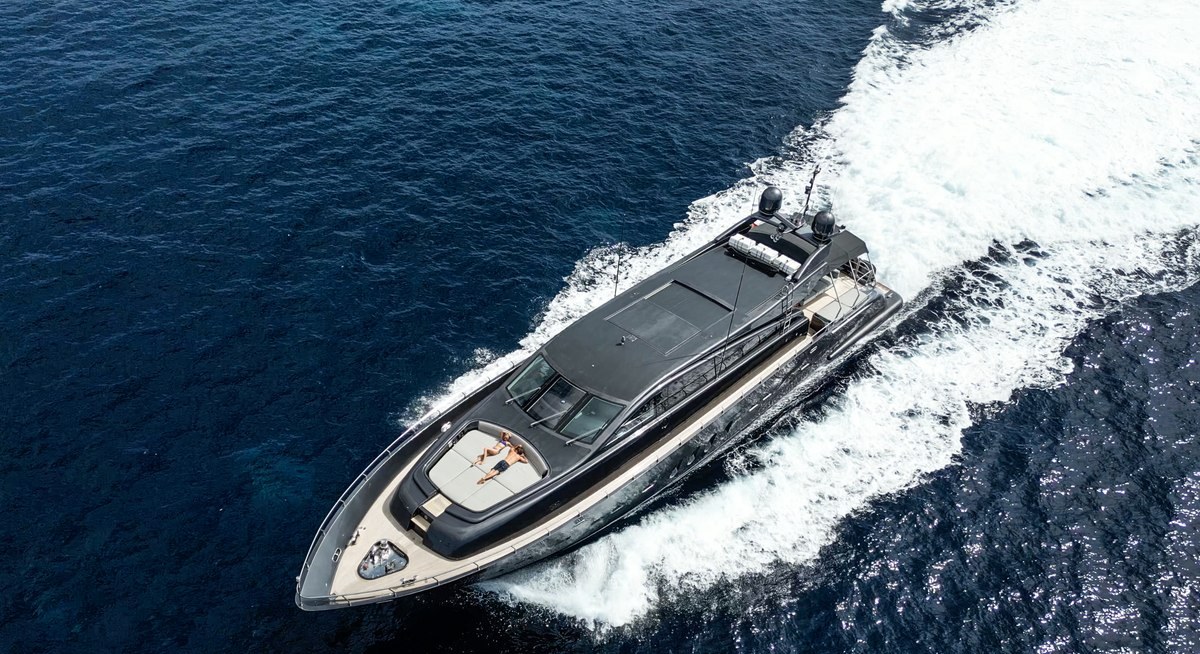 DARK KNIGHT yacht charter 3