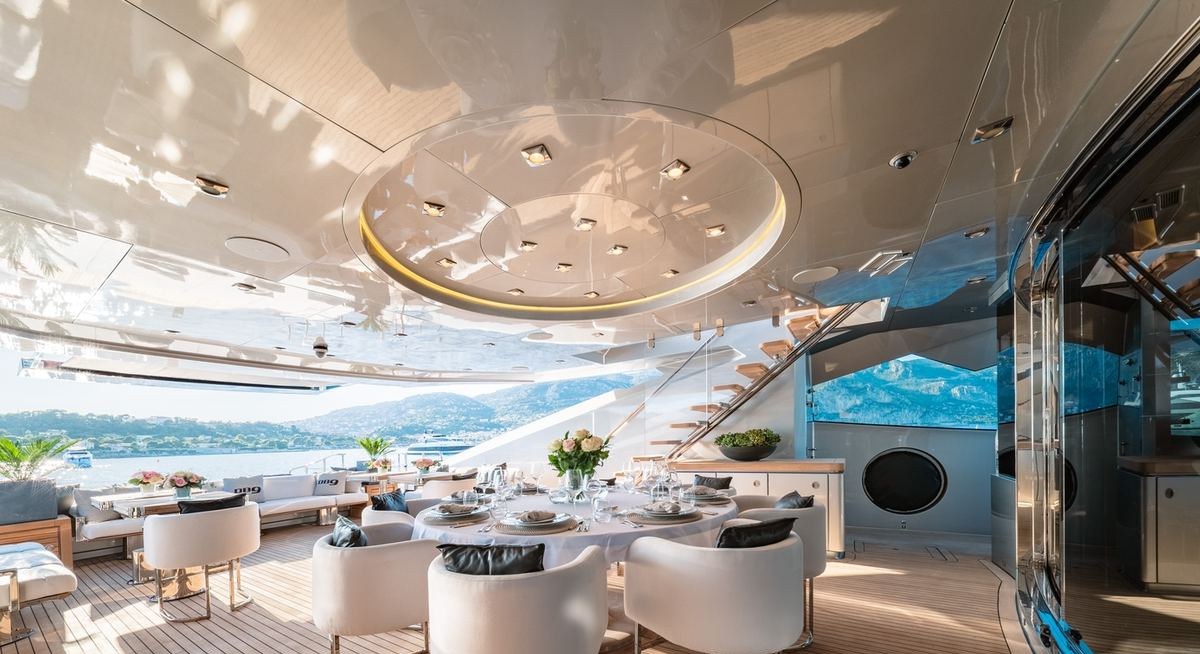 DB9 yacht charter 3