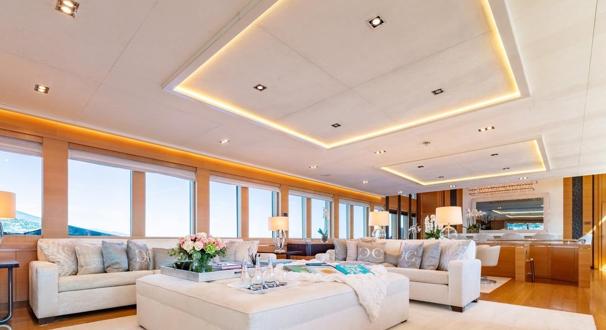 DB9 yacht charter 5