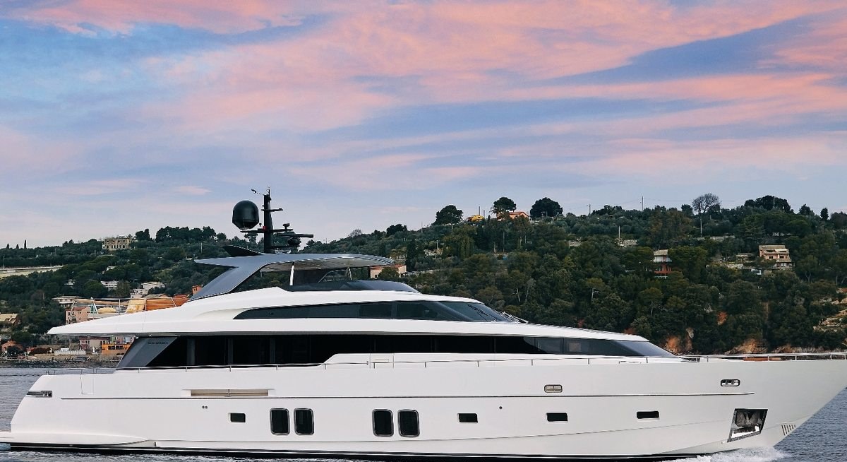 DE ZEUS yacht charter 3
