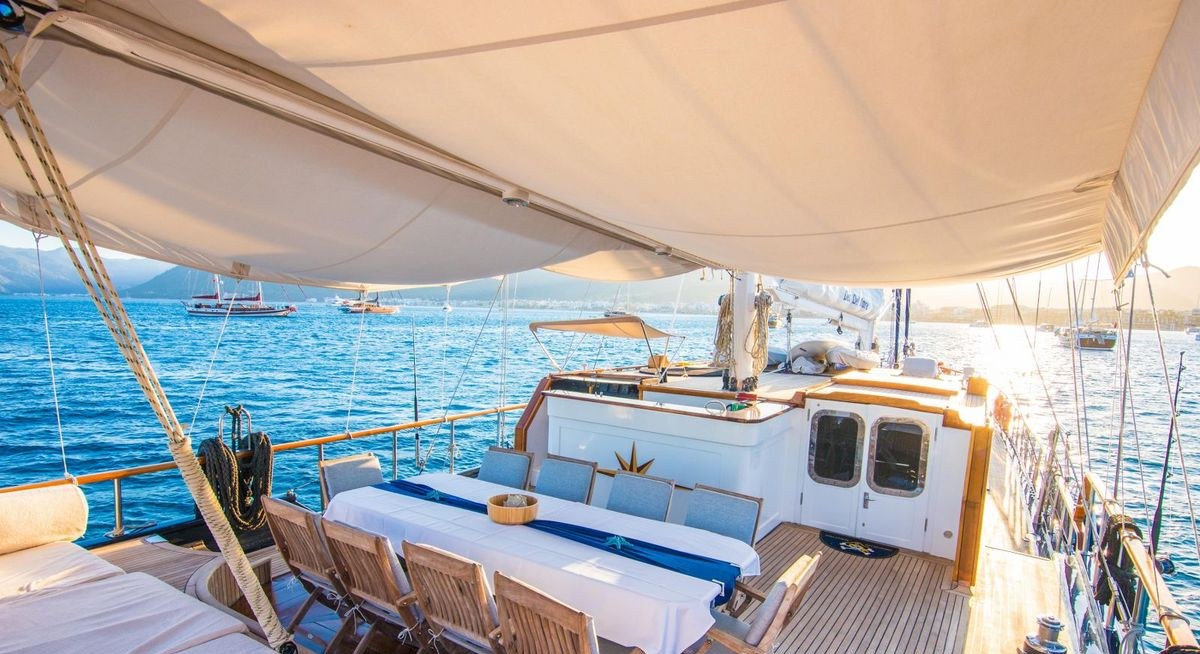 DEA DEL MARE yacht charter 4
