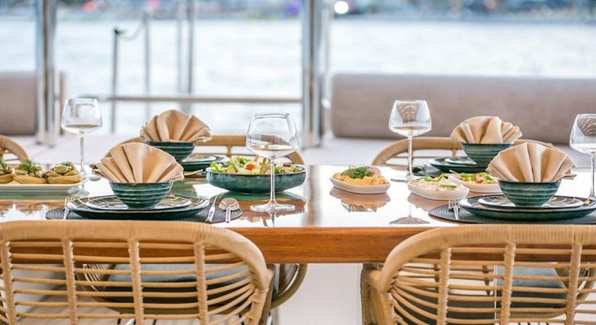 DEEP WATER yacht charter 4
