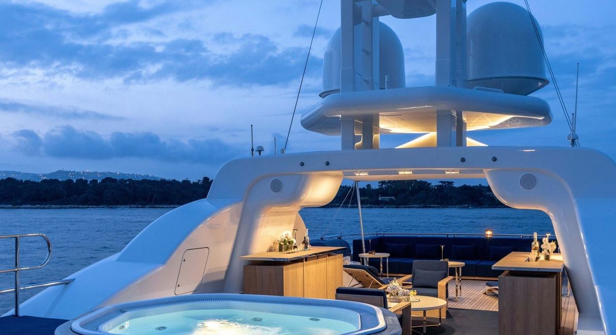 DEJA TOO yacht charter 2