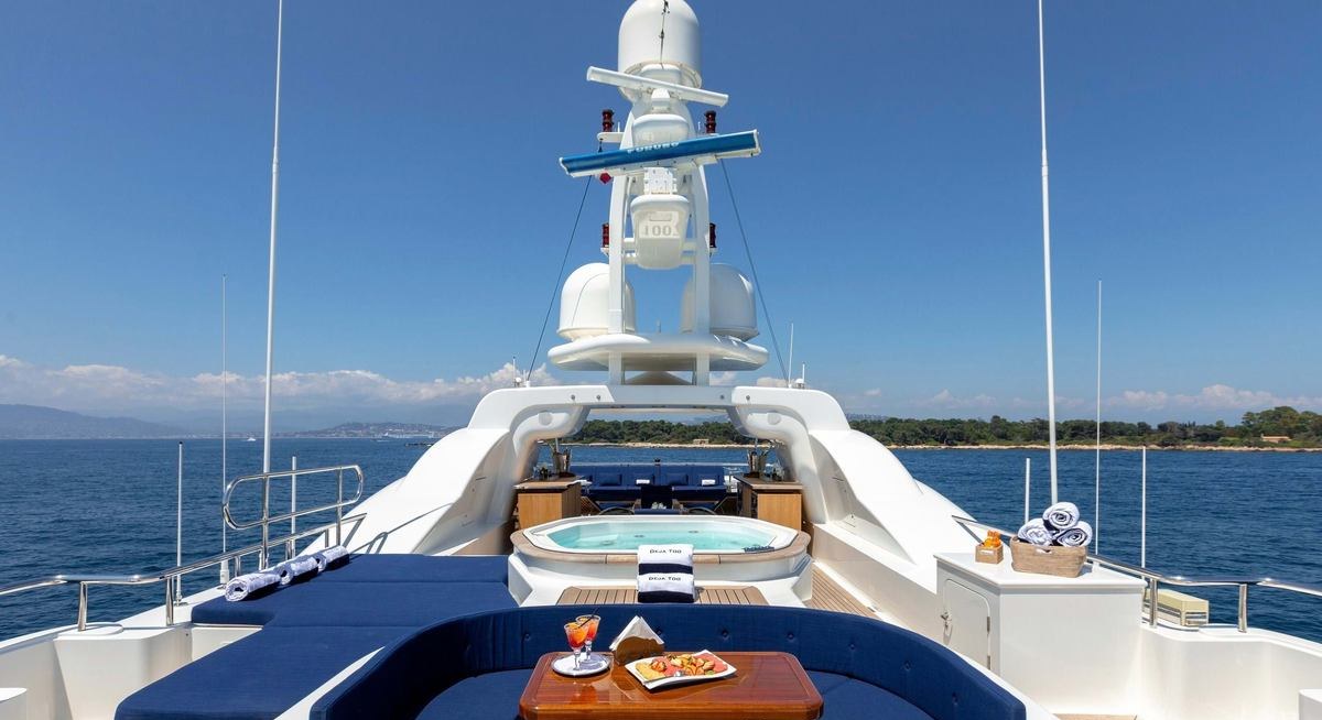 DEJA TOO yacht charter 3