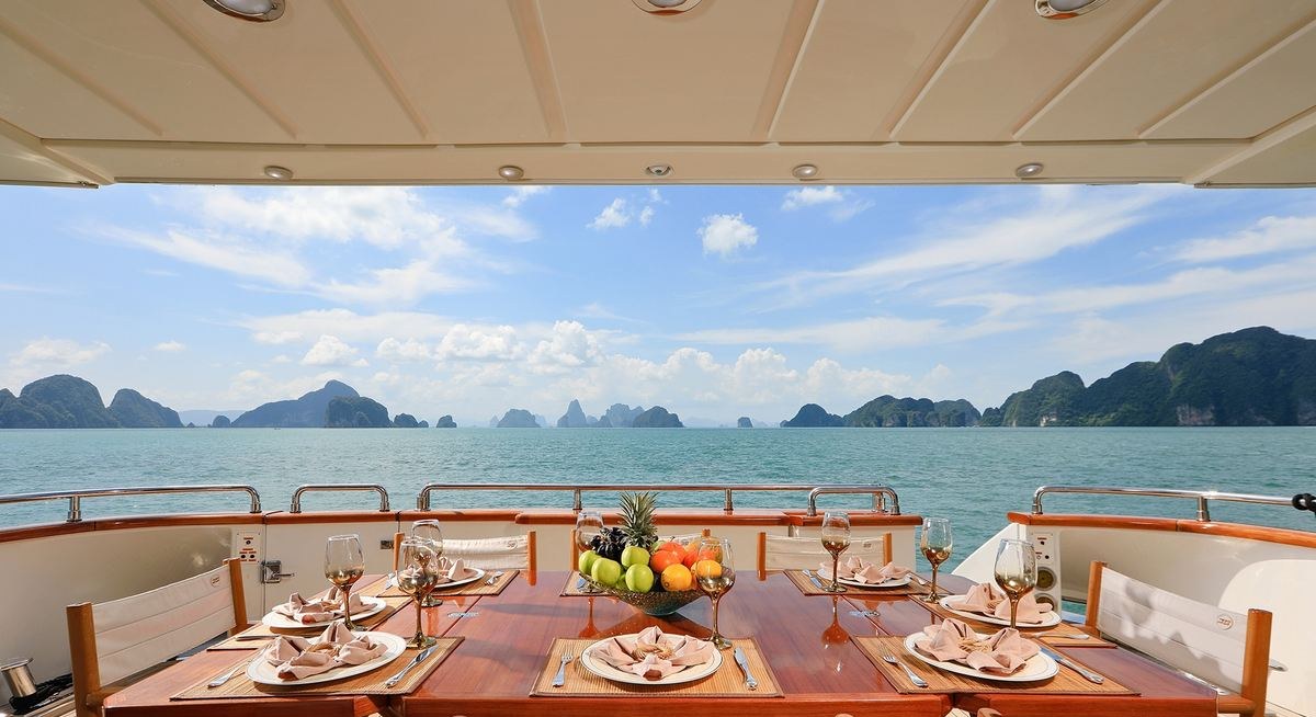 DEMAREST yacht charter 4