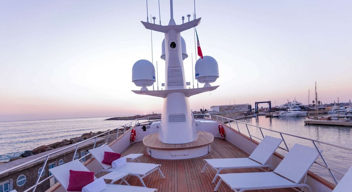DENEB'S DAUGHTERS yacht charter 2