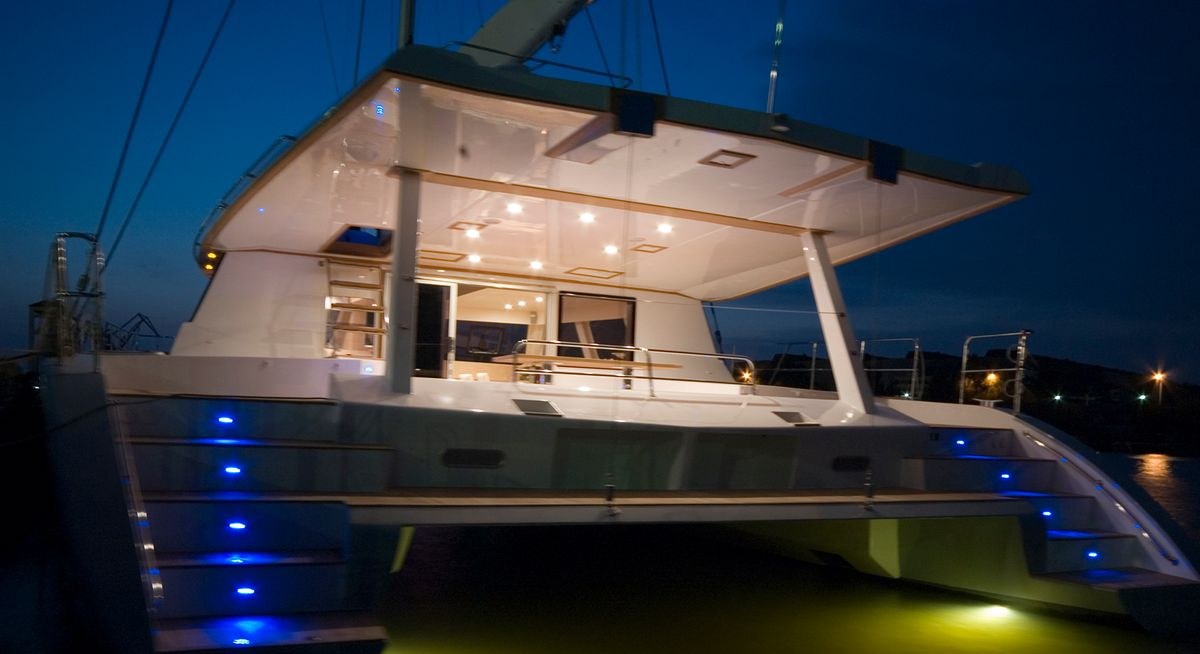 DEPENDE IV yacht charter 5