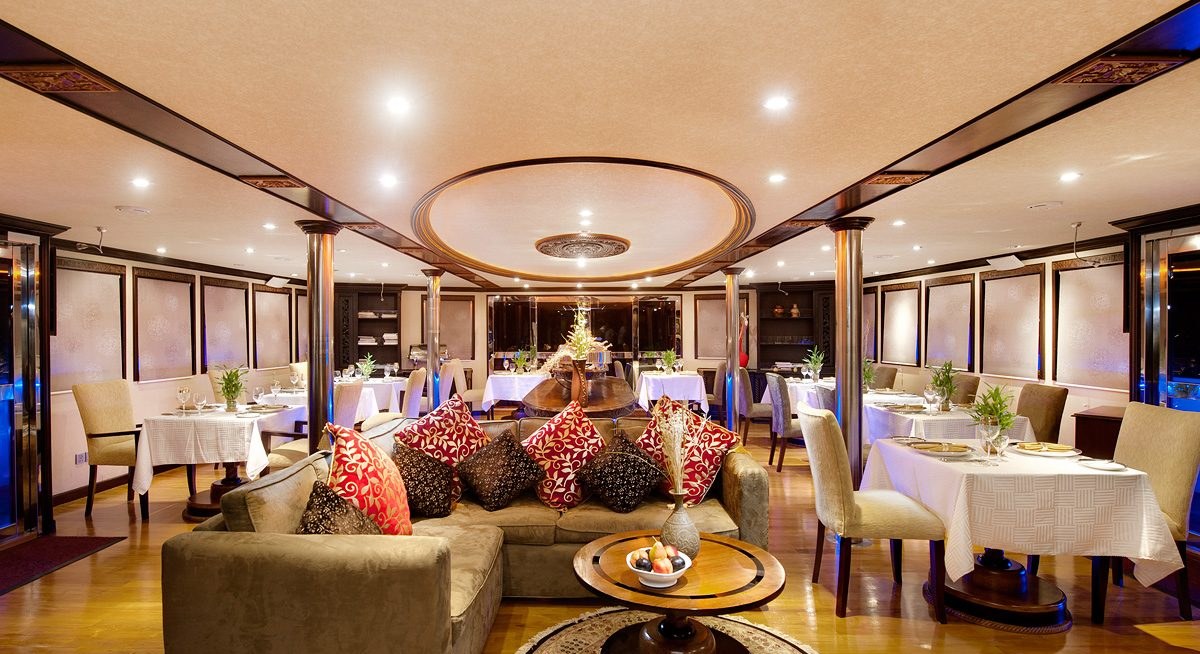 DHAAINKAN'BAA yacht charter 4