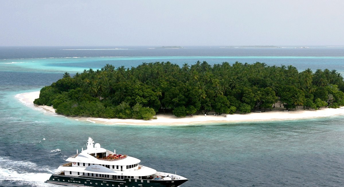 DHAAINKAN'BAA yacht charter 2