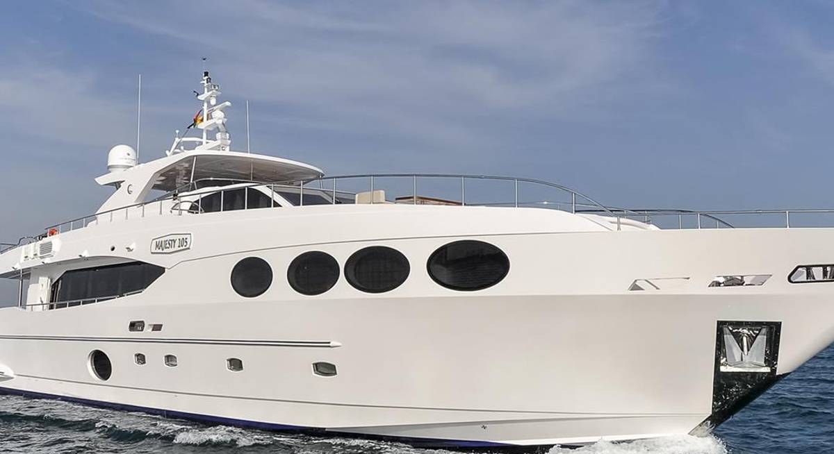 DIAM yacht charter 1