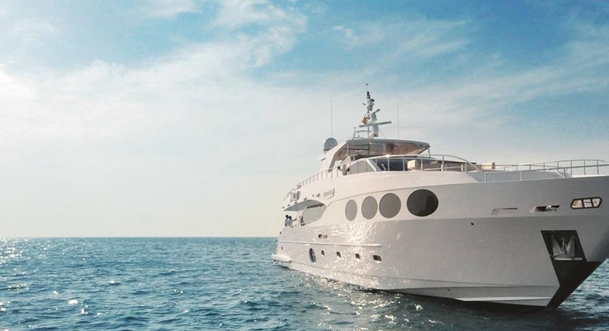 DIAM yacht charter 2