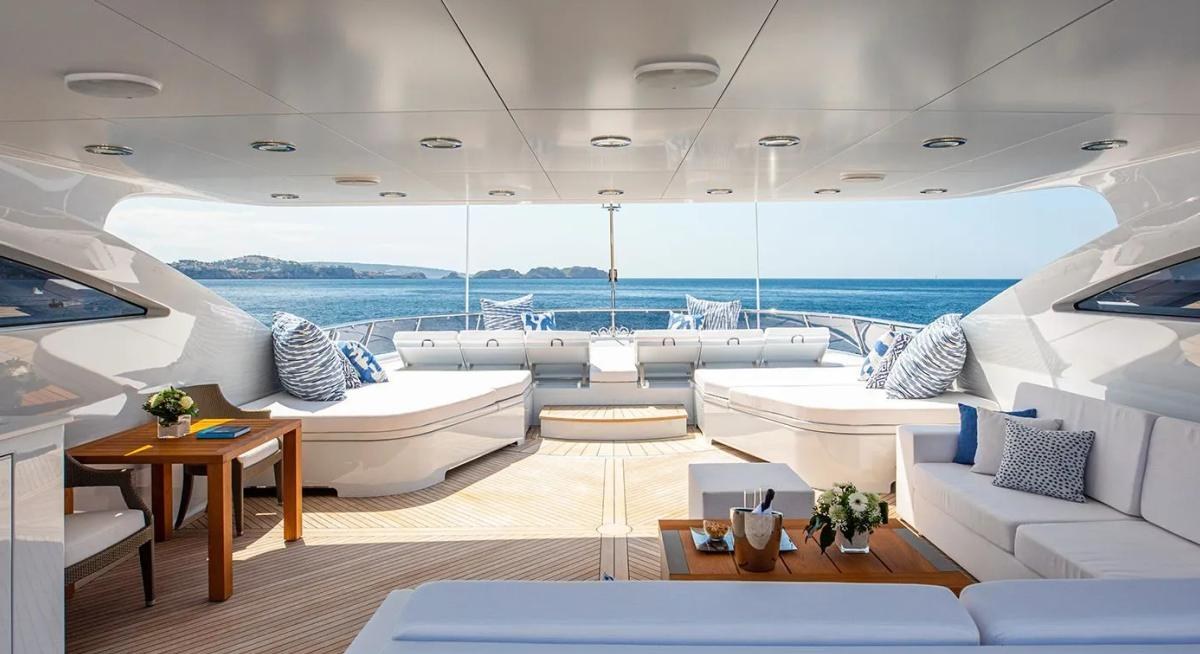 DIRT POOR yacht charter 2