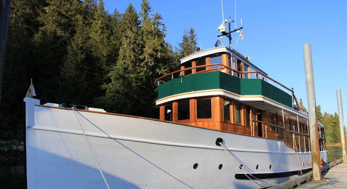 DISCOVERY yacht charter 2