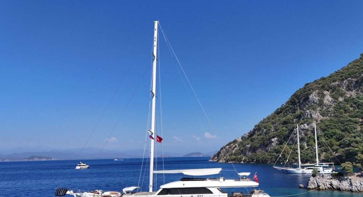 DODO yacht charter 1