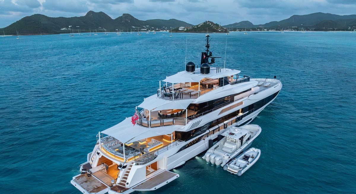 DOKINHA yacht charter 5