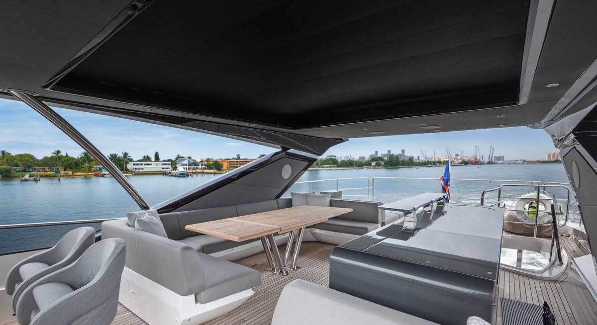 DOLCE FAR NIENTE yacht charter 3