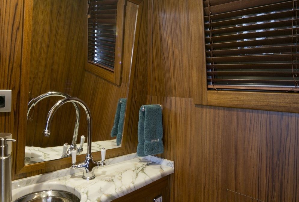 DOMICIL yacht charter 4