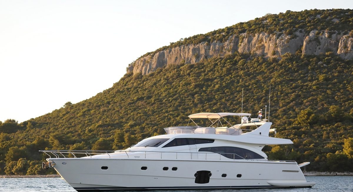 DOMINIQUE yacht charter 1