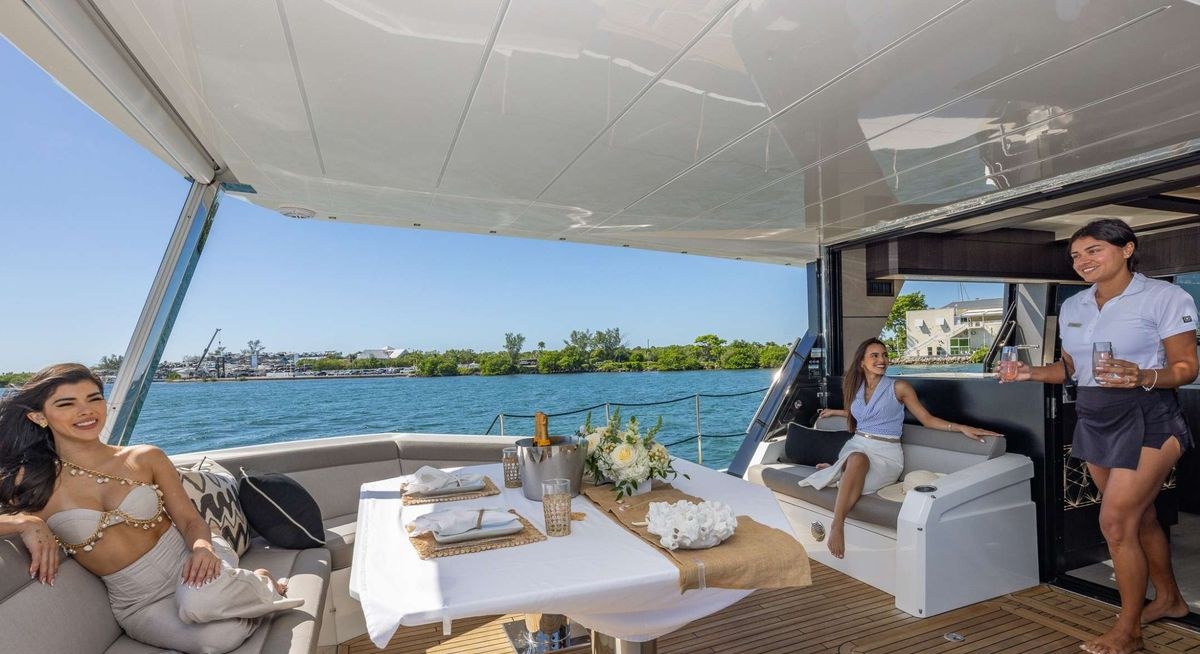 DON'T TELL MOM yacht charter 3