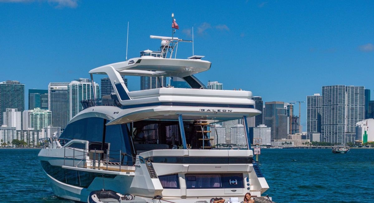 DON'T TELL MOM yacht charter 5