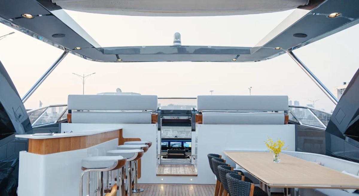 DONG HAI yacht charter 3