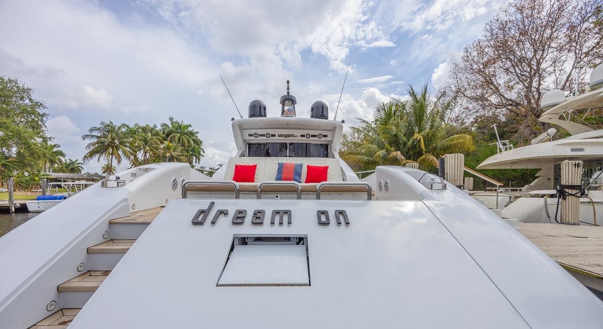 DREAM ON yacht charter 4