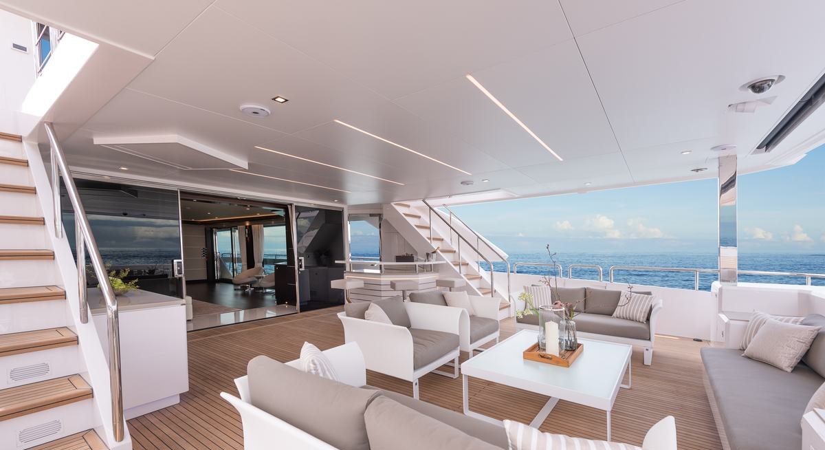 DREAMS IV yacht charter 4