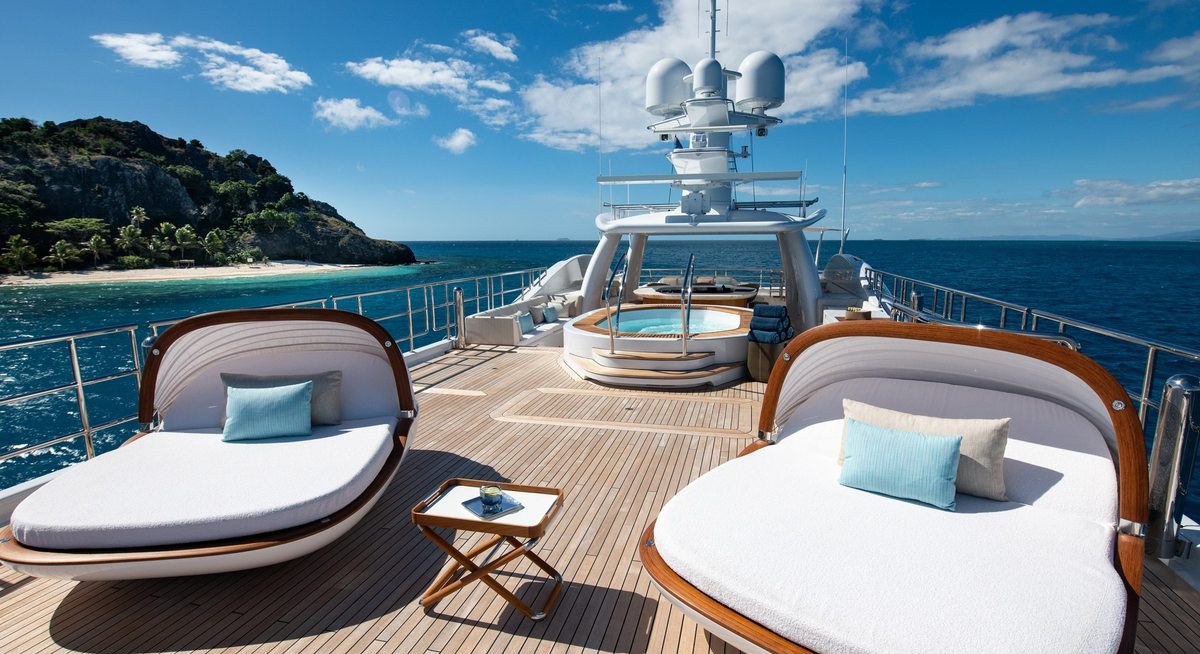 DRIFTWOOD yacht charter 2