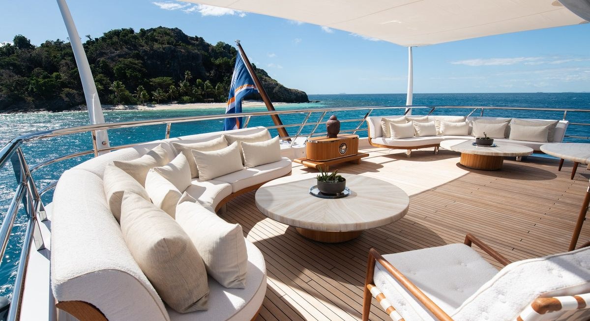 DRIFTWOOD yacht charter 4