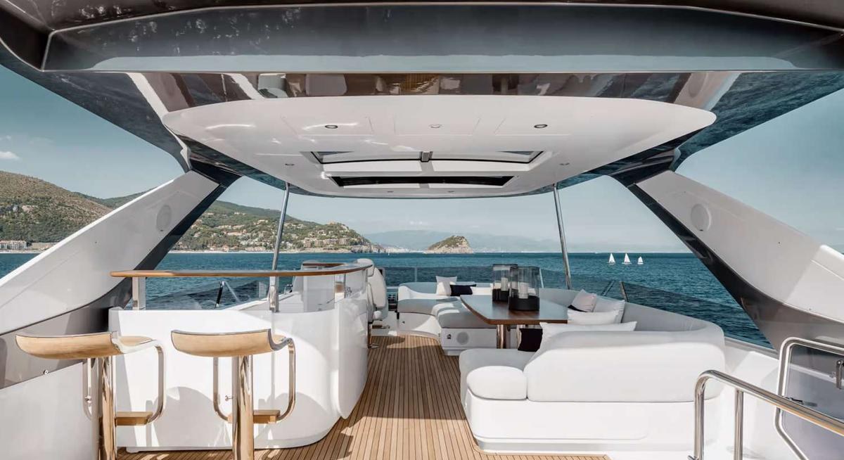 DT78 yacht charter 5